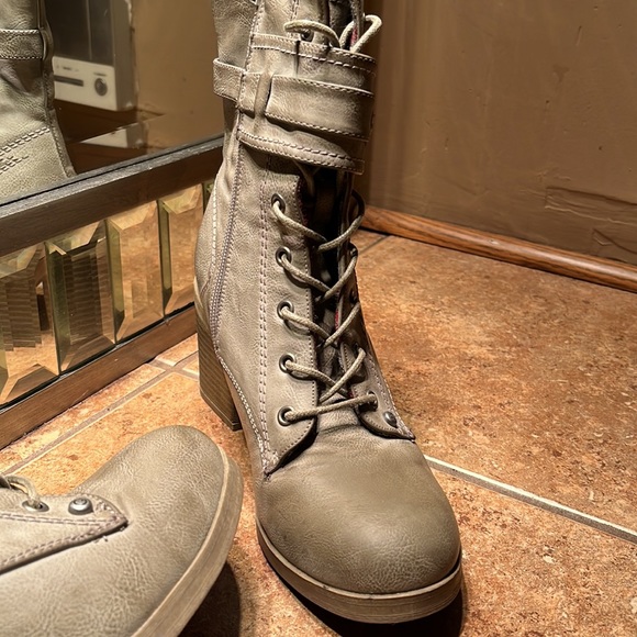 Guess Lace Up Boots - Picture 5 of 9